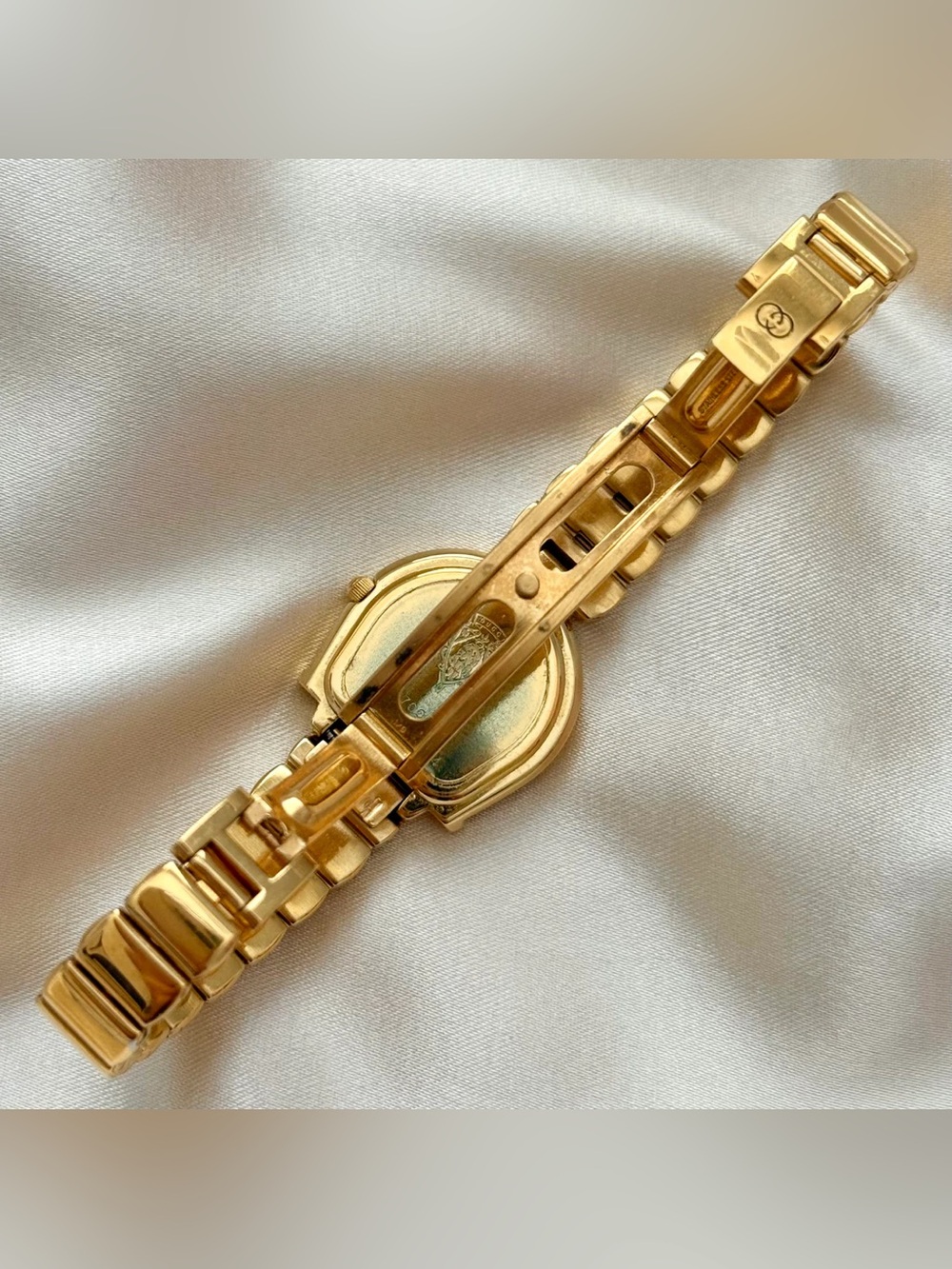 AUTHENTIC RARE GUCCI HORSESHOE GOLD WATCH - Picture 7 of 9